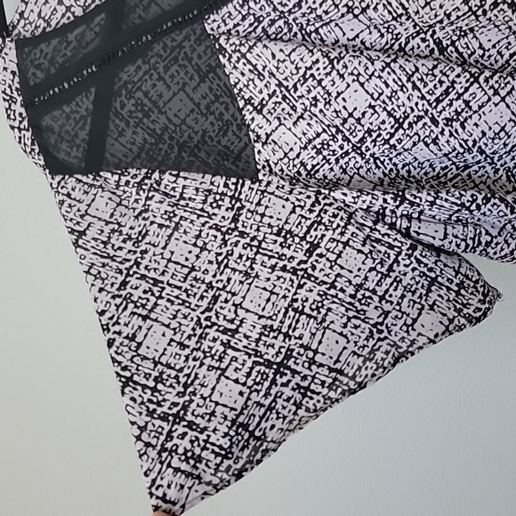 Worthington Abstract Office 2X Two Tone Short Sleeve Blouse - Picture 4 of 9